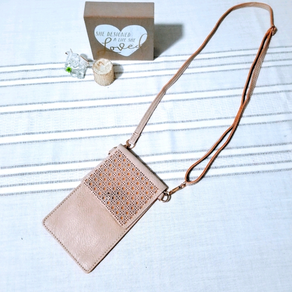 Lightweight cellphone purse, crossbody
